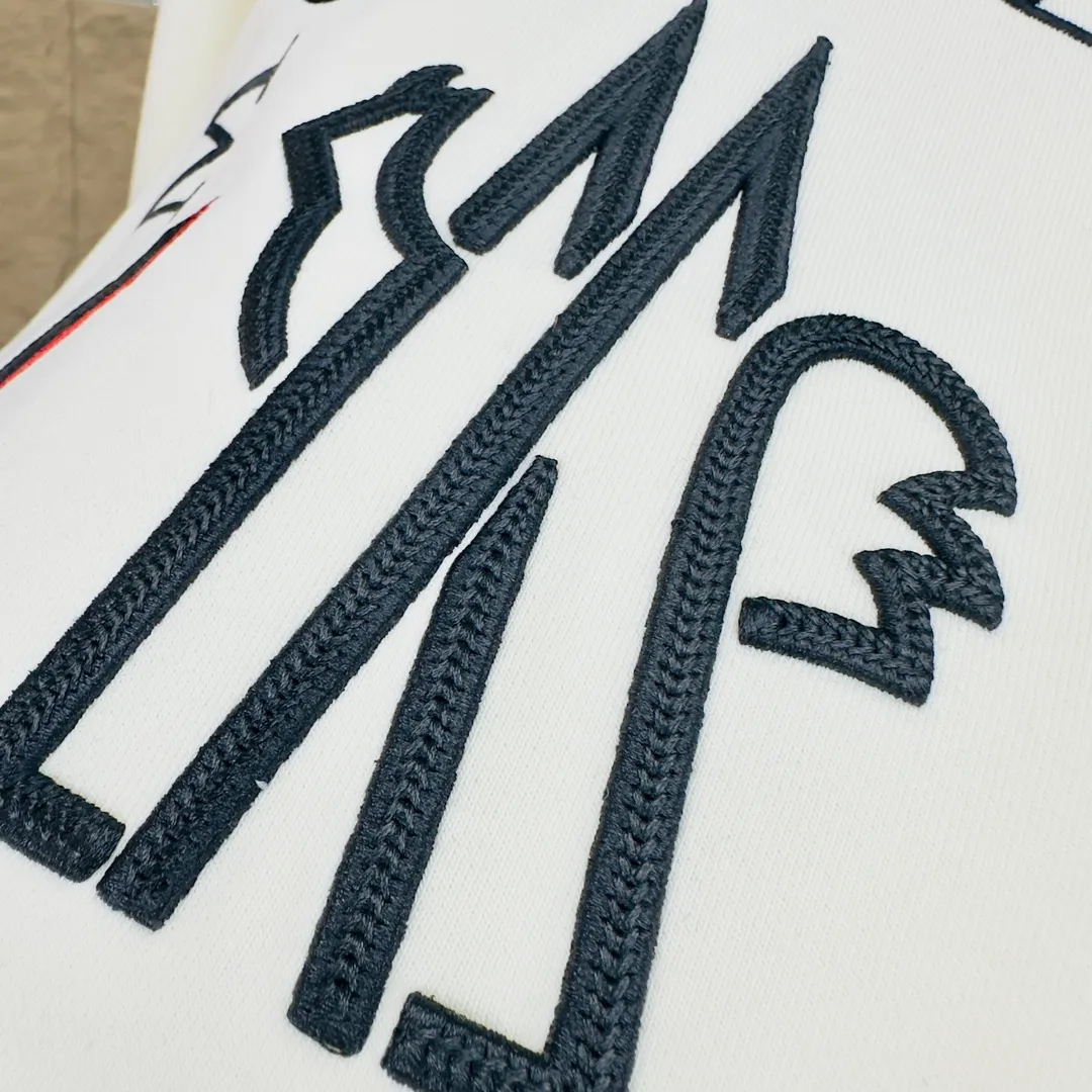 ： 🤳𝐌𝐎𝐍𝐂𝐋𝐄𝐑 ：☑️ 440 👕 ：☑️ 1*1 。🔜 。 ：☑️ 3D ，🇧🇫 1：1 。 ， ， ！🇲🇩 ！ Size：☑️S 〰️M 〰️L 〰️XL 〰️XXL